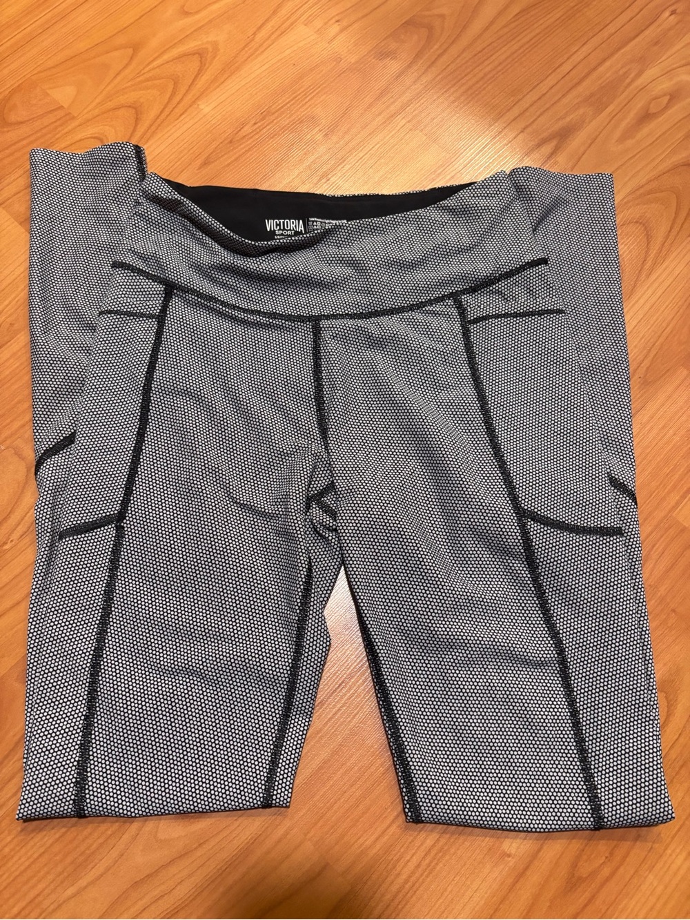 Victoria Sport Black & White Patterned polka dot Cropped Leggings Small
